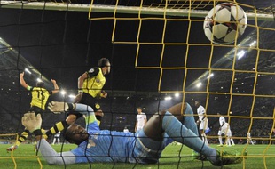 Le gardien de Marseille, Steve Mandanda, impuissant lors de la défaite face à Dortmund (3-0) en Ligue des champions, le 1er octobre 2013.