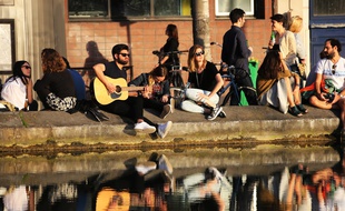 Les quais du Canal-Saint-Martin dans le 10e arrondissement
