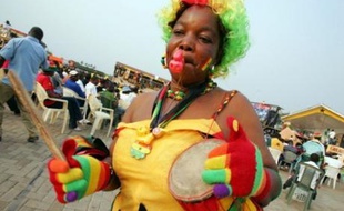 Le Ghana, dominateur, a failli rater son entrée dans la Coupe d'Afrique (CAN-2008), ne battant la Guinée (2-1) qu'à la dernière minute, grâce à un but de Sulley Muntari qui a libéré le public d'Accra, dimanche en match d'ouverture.
