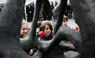La deuxième ville de Grèce, Thessalonique, commémore jusqu'à dimanche le 70e anniversaire des premières déportations de Juifs vers Auschwitz, qui ont quasiment vidé en 1943 la "Jérusalem des Balkans" de sa population juive.