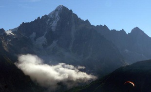 Le massif du Mont Blanc, du côté de la vallée de Chamonix, le 10 septembre 2011.