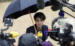 La ministre de l'Education Najat Vallaud-Belkacem à la sortie du Conseil des ministres à l'Elysée le 20 mai 2015 à Paris