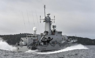 Une corvette suédoise patrouille dans l'archipel de Stockholm, le 20 octobre 2014