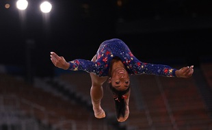 Simone Biles doit participer au concours à la poutre.