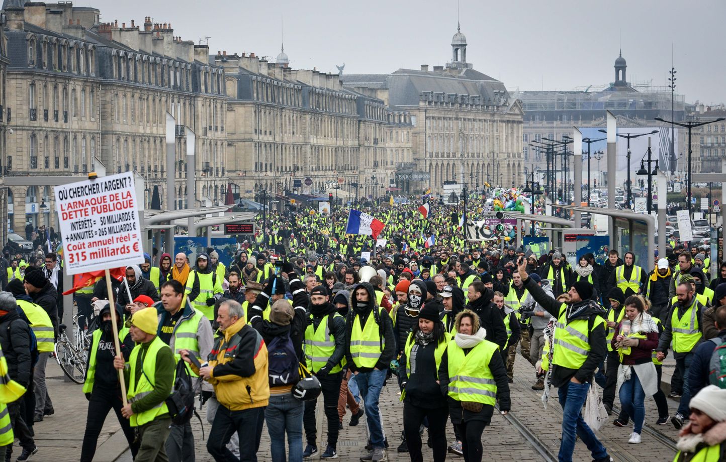 Vetement gilet jaune sale