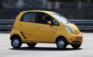 Tata Motors, premier constructeur automobile indien, souhaite modifier l'image de marque de sa Nano, proclamée "la voiture la moins chère du monde", mais dont les ventes n'ont jamais décollé, pour la présenter désormais comme "la voiture urbaine maligne".