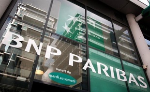 L'agence Standard and Poor's a abaissé jeudi d'un cran la note de BNP Paribas de "AA-" à "A+", et a placé sous perspective négative d'autres établissements comme BPCE, Crédit Agricole, Société Générale et Crédit Mutuel parmi les grands établissements français.