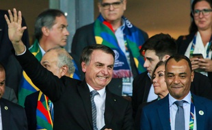 Jair Bolsonaro dans les tribunes du Maracana lors de Brésil-Argentine en demi-finale de la Copa América, le 2 juillet 2019.