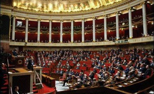 Le texte appelé "paquet fiscal", qui regroupe les promesses emblématiques de Nicolas Sarkozy pendant sa campagne électorale, a été voté dans la nuit de lundi à mardi par l'Assemblée, après avoir été étoffé par la majorité, mais avec du retard du fait de la mobilisation de la gauche.