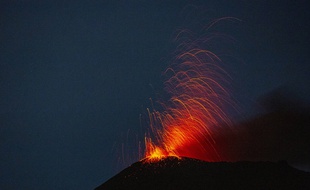 Une image du volcan Pacaya, au Guatemala, en éruption en 2020.