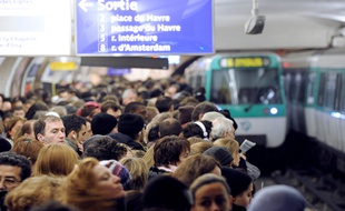 Affronter métro bondé à 8h du matin n'est pas la meilleure façon de commencer la journée.