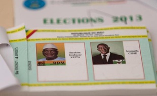 Les Maliens se rendaient aux urnes dimanche pour élire leur nouveau président, devant choisir entre Ibrahim Boubacar Keïta et Soumaïla Cissé pour sortir leur pays de dix-huit mois d'une grave crise politico-militaire.