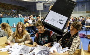 Depouillement des bulletins de vote du référendum le 23 juin 2016 à Glasgow