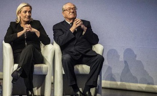 La présidente du Front national, Marine Le Pen et son père, Jean-Marie Le Pen, le 29 novembre 2014, à Lyon