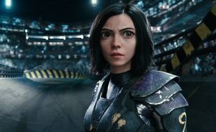 Alita sur la piste de motorball.