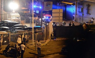 Un homme de 25 ans a été tué d'une rafale de Kalachnikov mercredi soir dans les quartiers nord de Marseille, par le passager d'une voiture.