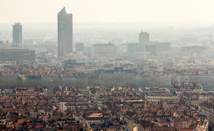 Jeudi 12 mars 2015. Vue de Lyon durant un épisode de pollution au particules fines.