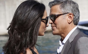 George Clooney et Amal Alamuddin arrivent à Venise pour leur mariage, le 26 septembre 2014.