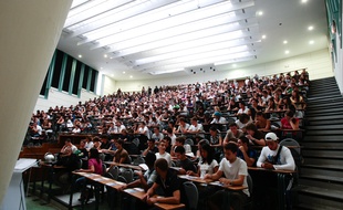 Pré-rentrée des étudiants en sciences de l'université de Provence située dans le quartier Saint-Charles à Marseille, le 6 septembre 2010.