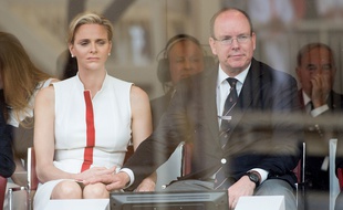 Le Prince Albert de Monaco et la princesse Charlene assistent au Grand Prix de Monaco, le 25 mai 2014.