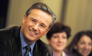 Nicolas Dupont-Aignan au congrès fondateur de Debout la République en novembre 2008