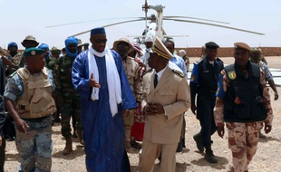 Le Premier ministre malien Moussa Mara après son arrivée à Kidal, dans le nord-est du pays, le 17 mai 2014.
