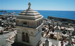 Le cimetière marin, à Sète, où est enterré Paul Valéry, surplombe la Méditerranée. Plusieurs tombes y ont été profanées.