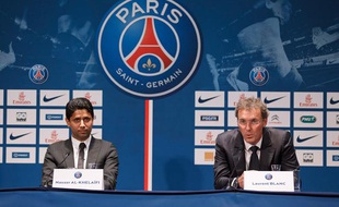 Conférence de presse de Laurent Blanc nouvel entraineur du PSG et de Nasser Al Khelaifi président du club de football Paris Saint Germain, à Paris le 27 juin 2013.