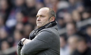 Pascal Dupraz, l'ancien entraîneur de l'Evian-Thonon-Gaillard, lors d'un match de Ligue 1 au Parc des Princes face au Paris-Saint-Germain, le 18 janvier 2014.