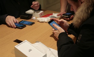 Des utilisateurs de smartphones.
