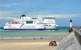 Le tribunal de commerce de Paris décide ce mercredi après-midi du sort de la compagnie française de ferries en Manche SeaFrance, en optant pour sa mise en liquidation ou une reprise par un des deux repreneurs en lice.