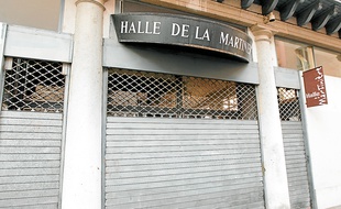 La halle de la Martinière, premier marché couvert de Lyon, a fermé ses portes il y a un an.