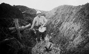 Les Eparges 1915. Boyau dans la boue. Premiere Guerre Mondiale (1914-1918)