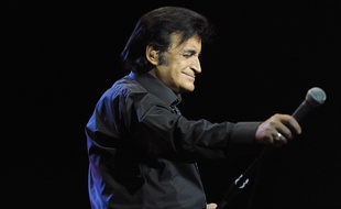 Le chanteur francais Dick Rivers (de son vrai nom Herve Formeri) en concert a l'Alhambra.