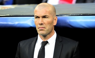 Zinédine Zidane lors du match entre le Real Madrid et le Bayern Munich le 23 avril 2014.