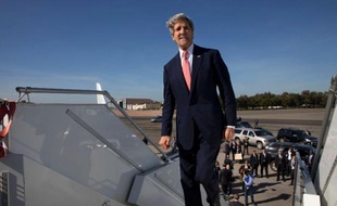 Le secrétaire d'Etat américain John Kerry quitte Casablanca, au Maroc, le 4 avril 2014