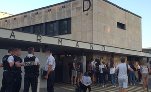 Gleizé, le 13 septembre 2016. Une lycéenne a été poignardée au lycée Louis-Armand, lundi soir, par un autre élève de Première, âgé de 15 ans.