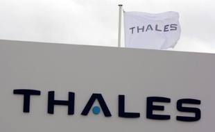 Le logo du groupe Thales au Bourget, près de Paris, le 23 juin 2013