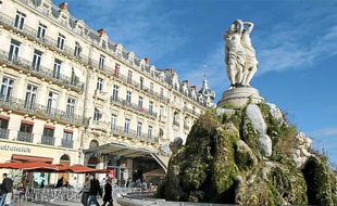 Des visites guidées sont organisées tout le week-end pour tout connaître du centre-ville et ses trésors.