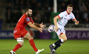 L'ouvreur du Stade Toulousain Jean-Marc Doussain sur la pelouse des Anglais des Sale Sharks, le 13 octobre 2017 en Challenge Cup.