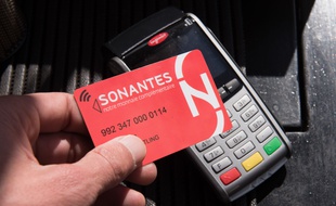 Une carte de la monnaie locale SoNantes.