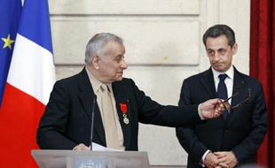 Nicolas Sarkozy a réaffirmé mercredi sa détermination à faire adopter en France loi punissant la négation du génocide des Arméniens en 1915 malgré la censure récente du Conseil constitutionnel, en décorant le dernier survivant du groupe de Résistants Manouchian