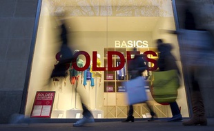 Les soldes hiver ont commencé à Paris, le 9 janvier 2013.