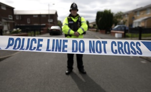 Le niveau d'alerte terroriste au Royaume-Uni a été abaissé de «critique» à «grave» après les nombreuses arrestations en lien avec l'attentat à Manchester.