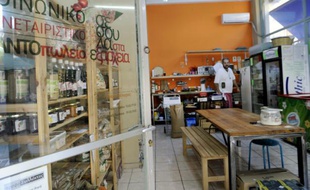 Une épicerie solidaire dans le quartier d'Exarchia à Athènes, le 1er septembre 2015