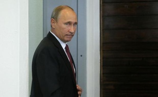 Le président russe Vladimir Poutine s'est dit vendredi favorable à une amnistie sous conditions des personnes emprisonnées pour des crimes économiques, qui doit, selon lui, être adoptée avant les vacances d'été.