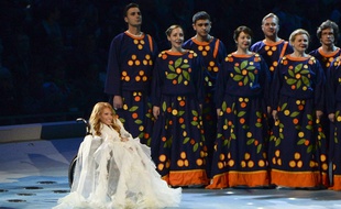 Ioulia Samoïlova, ici lors de la cérémonie de clôture des Jeux paralympiques de Sotchi en 2014, est la candidate de la Russie à l'Eurovision 2017.