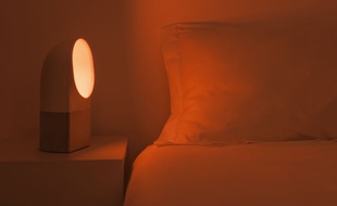 Les système Aura de Withings surveille notre sommeil, nous endort et réveille en douceur.