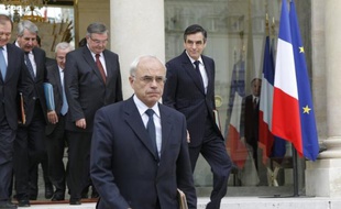 Le secrétaire d'Etat français aux Anciens combattants Marc Laffineur, qui s'est entretenu avec le président tchadien Idriss Deby Itno samedi à N'Djamena, a déclaré à la presse que la "base française au Tchad sera maintenue" et "que le nombre d'avions" sera renforcé.