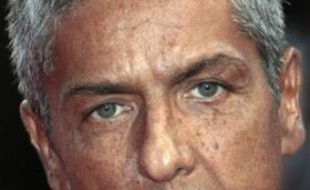L'acteur français Samy Naceri, interpellé par la police en milieu de semaine pour une agression au couteau, a été inculpé dimanche pour "violences volontaires", a indiqué son avocate, Me Françoise Cotta.